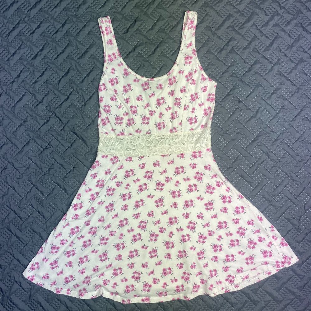 Forever 21 Floral Short Skater Dress With Lace Waist Detail Size Medium